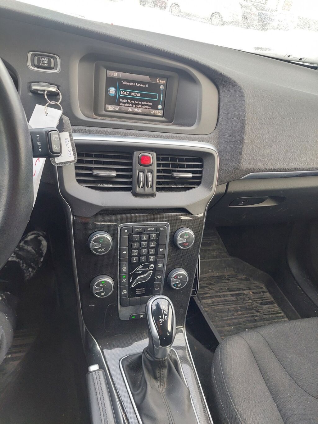 Volvo V40 2017 Ruskea (beige)