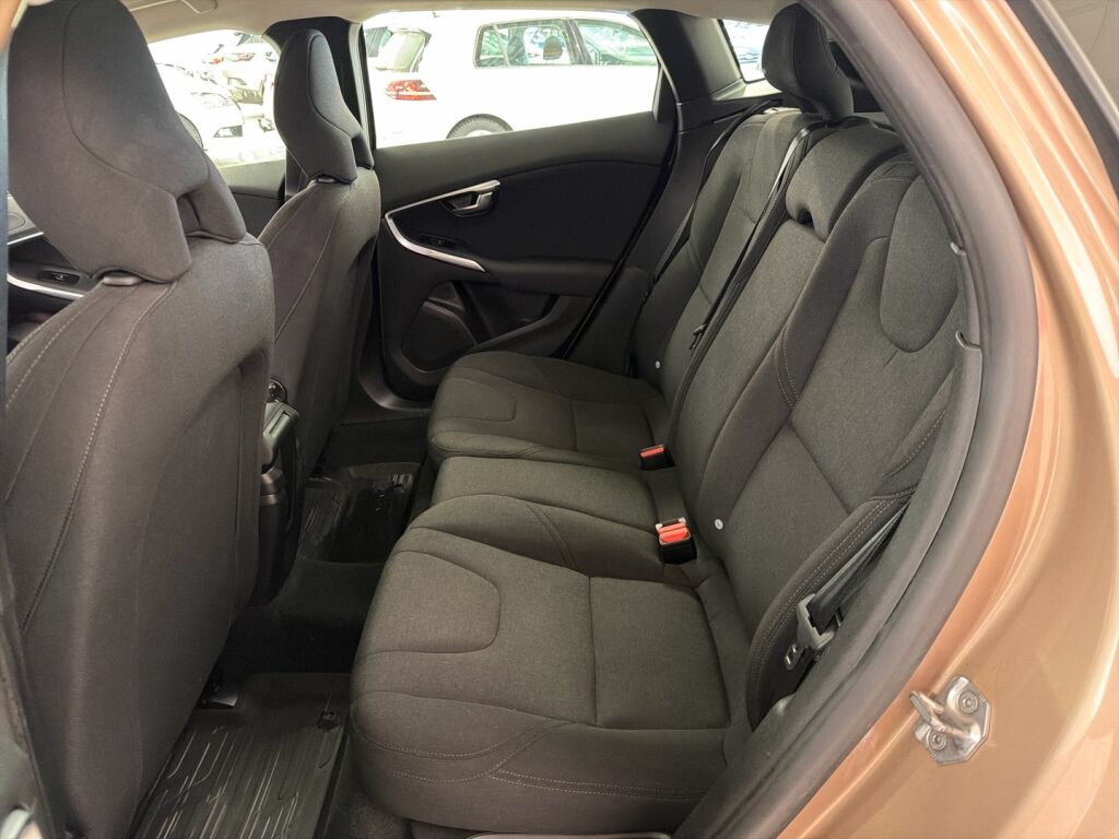 Volvo V40 2017 Ruskea (beige)