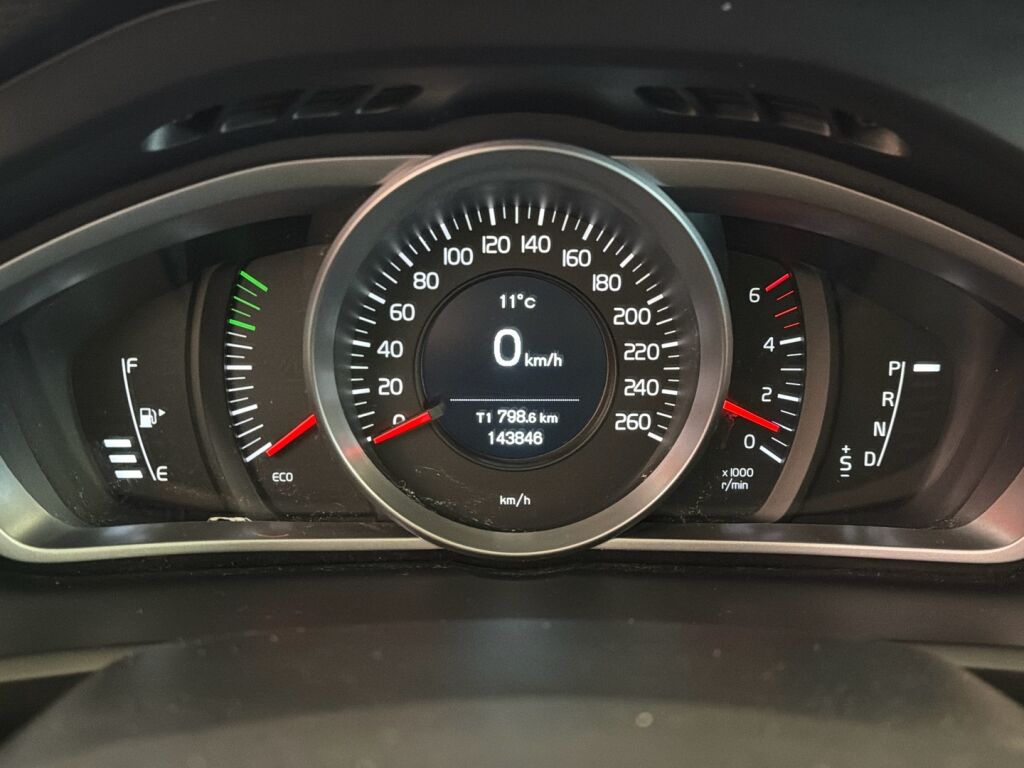 Volvo V40 2017 Ruskea (beige)