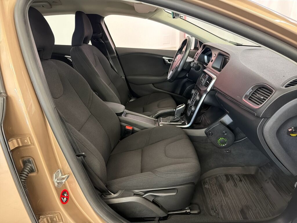 Volvo V40 2017 Ruskea (beige)
