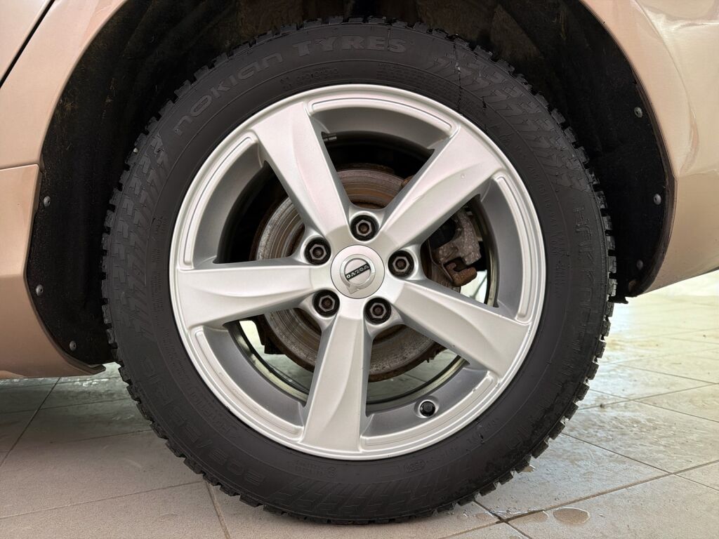 Volvo V40 2017 Ruskea (beige)