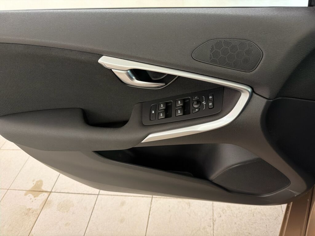 Volvo V40 2017 Ruskea (beige)