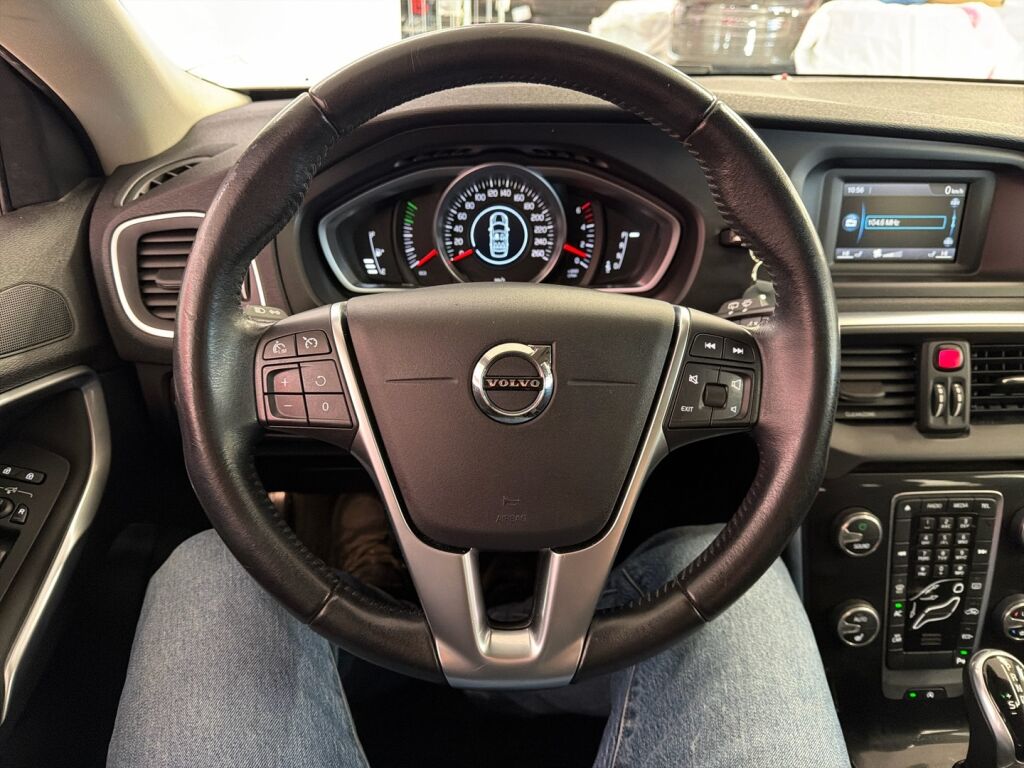 Volvo V40 2017 Ruskea (beige)