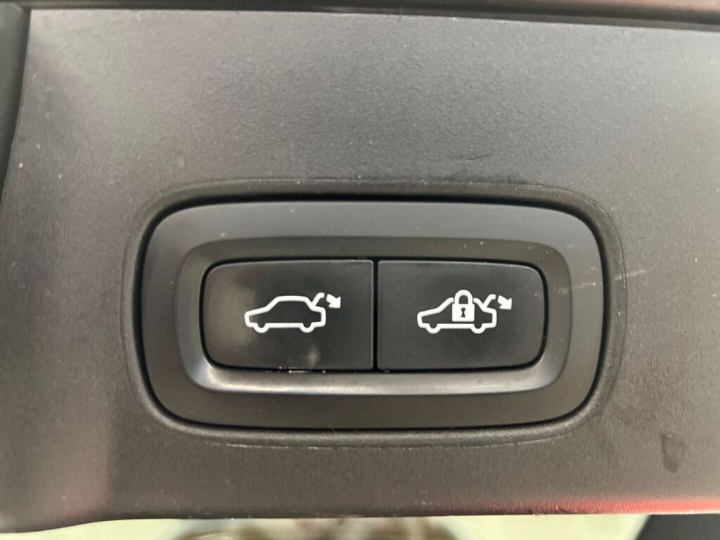 Volvo V90 2016 Musta