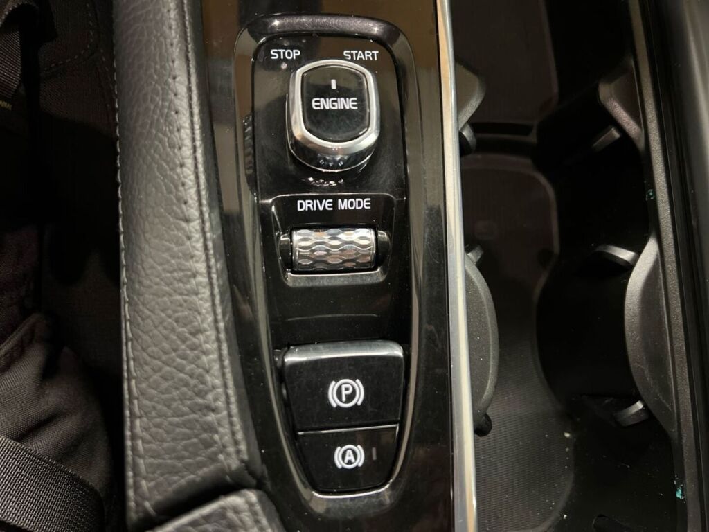 Volvo V90 2016 Musta