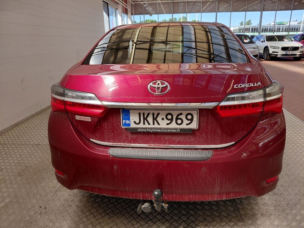 Toyota Corolla 2017 Punainen
