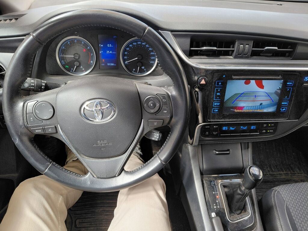 Toyota Corolla 2017 Punainen