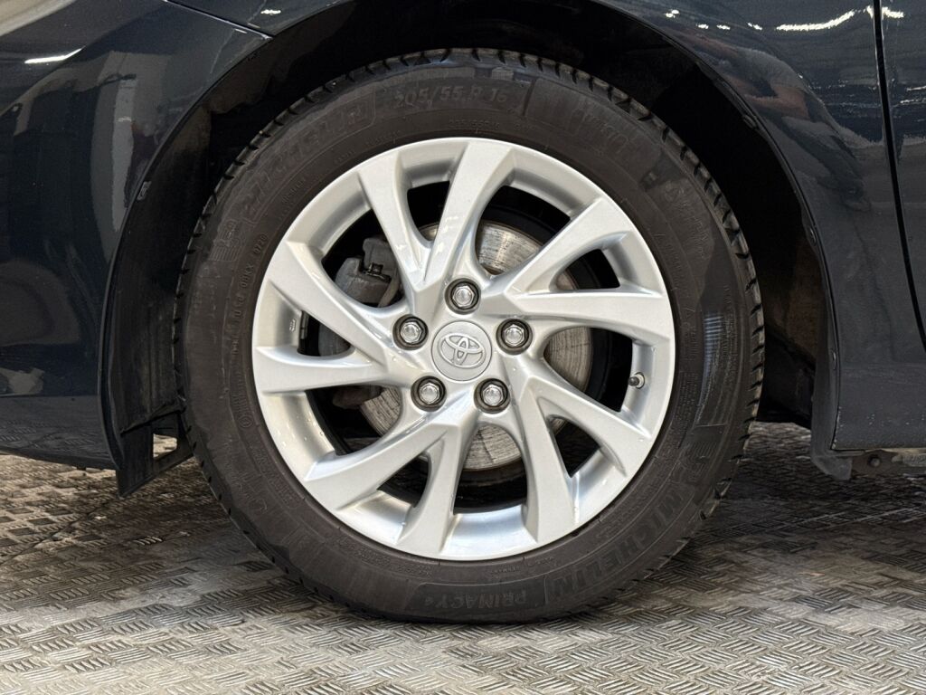 Toyota Auris 2017 Harmaa