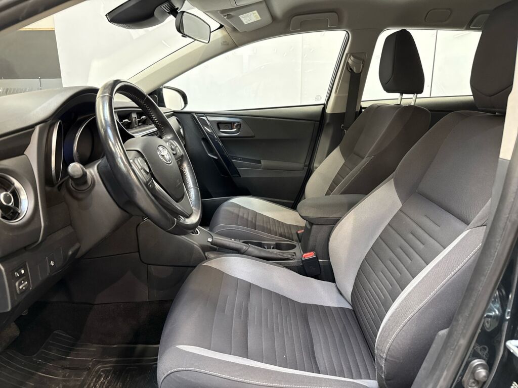 Toyota Auris 2017 Harmaa