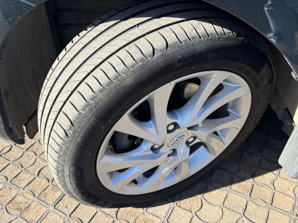 Toyota Auris 2017 Harmaa