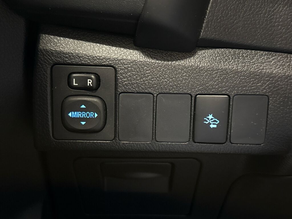 Toyota Auris 2017 Harmaa