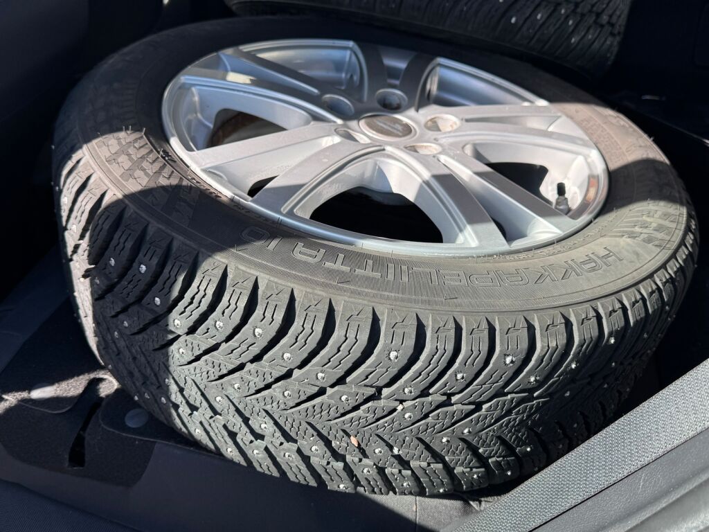 Toyota Auris 2017 Harmaa