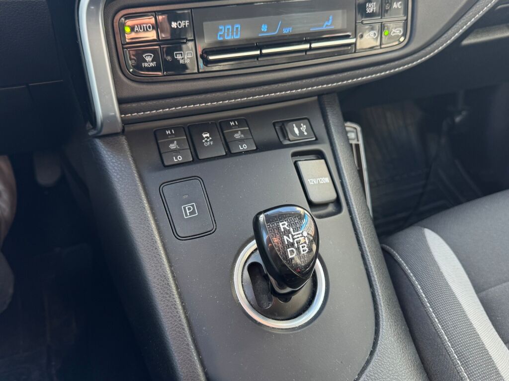 Toyota Auris 2017 Harmaa