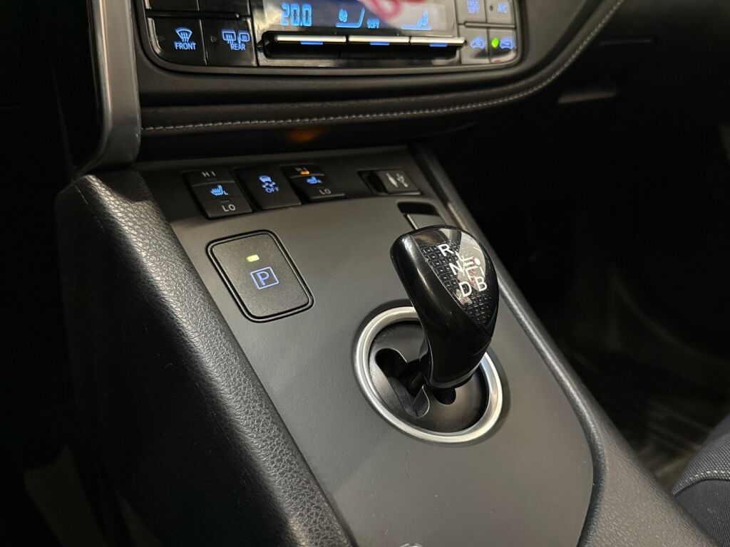 Toyota Auris 2017 Harmaa