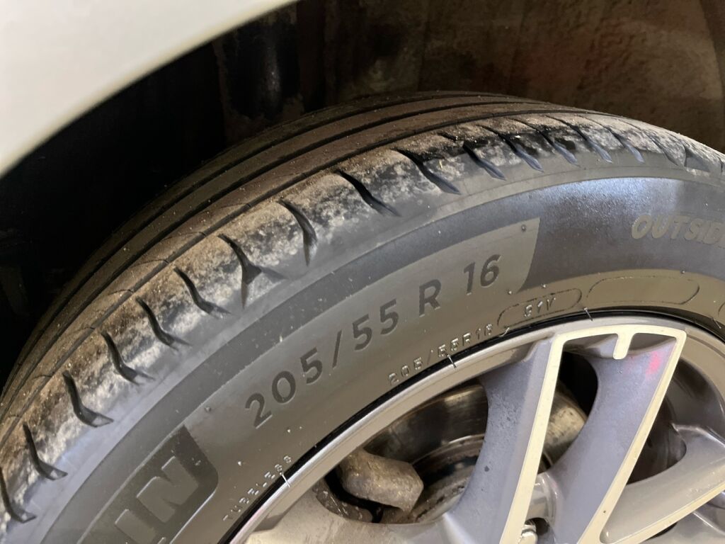 Toyota Auris 2013 Harmaa