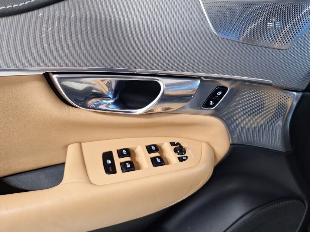 Volvo XC90 2017 Musta