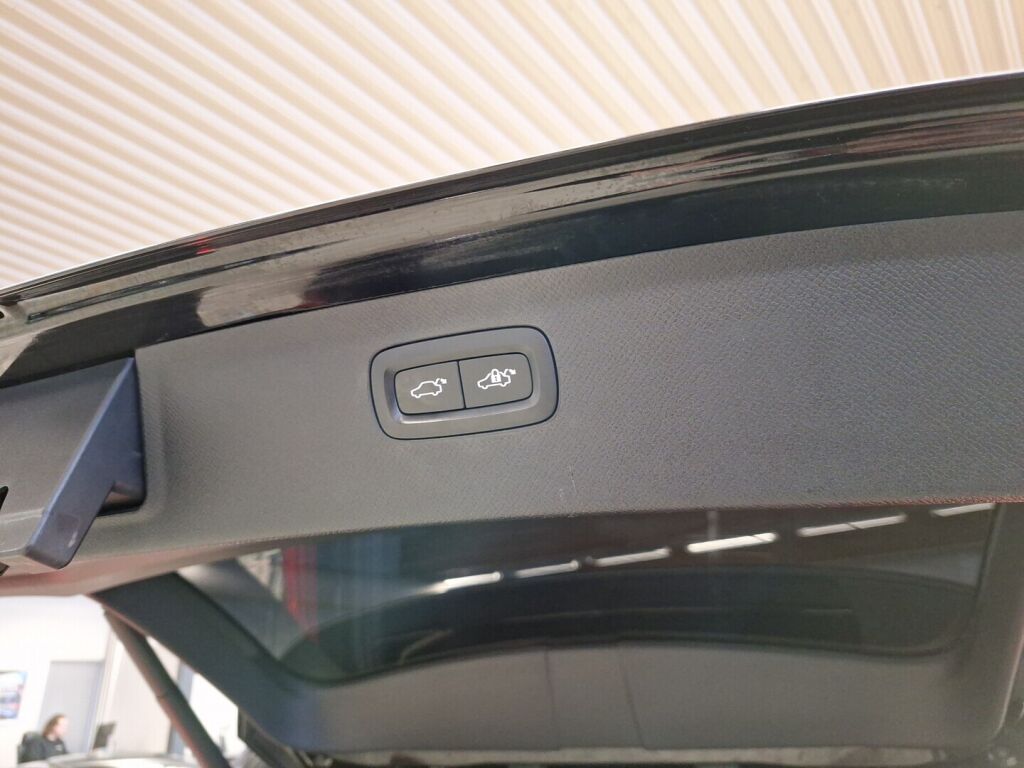 Volvo XC90 2017 Musta