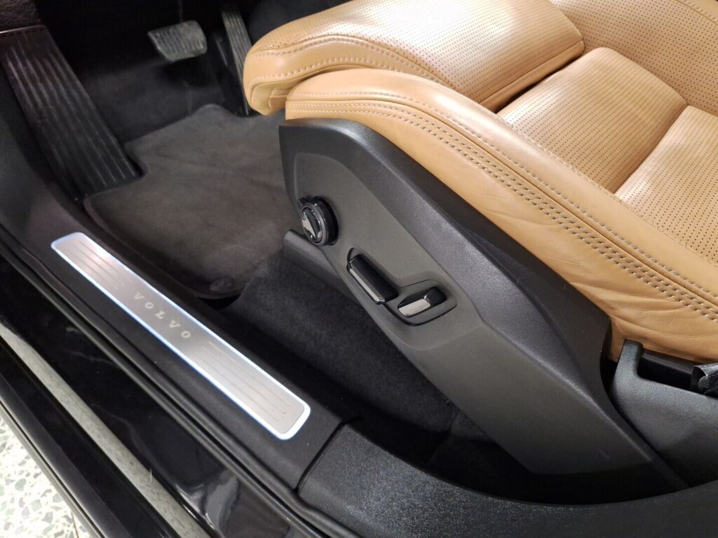 Volvo XC90 2017 Musta