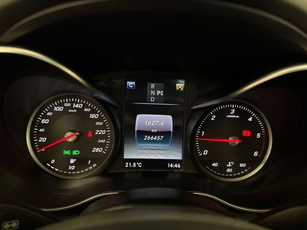 Mercedes-Benz C 2016 Musta