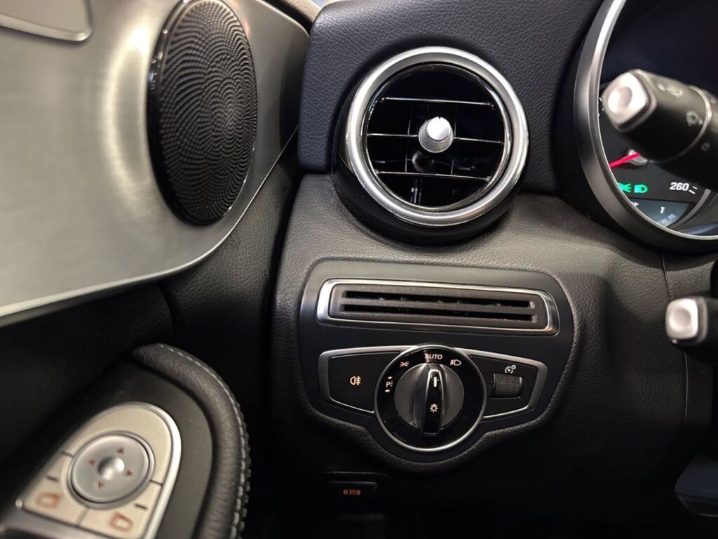 Mercedes-Benz C 2016 Musta