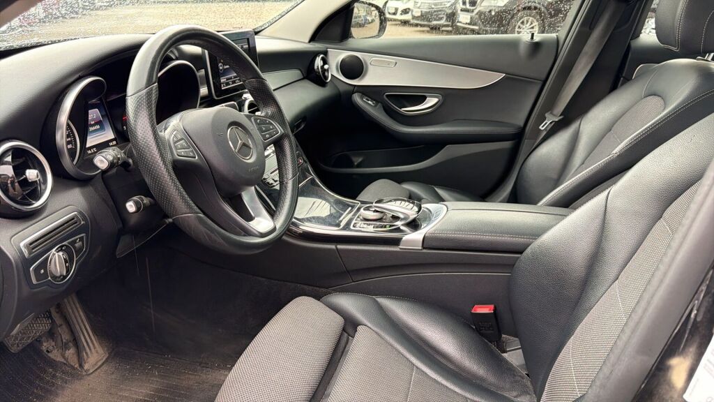 Mercedes-Benz C 2016 Musta