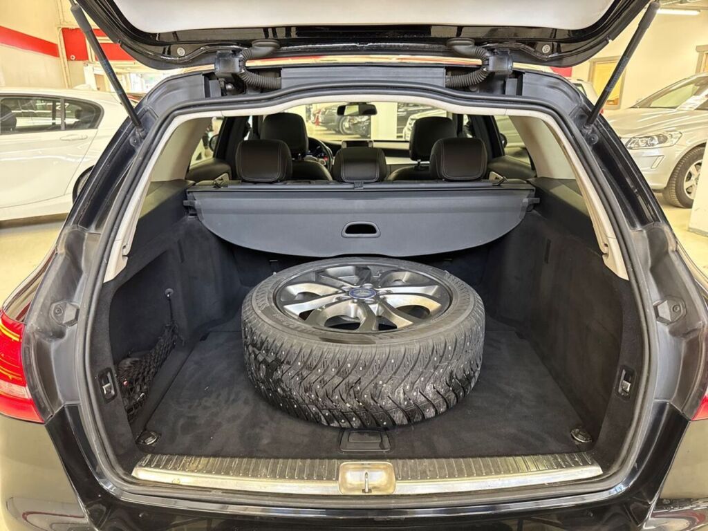 Mercedes-Benz C 2016 Musta