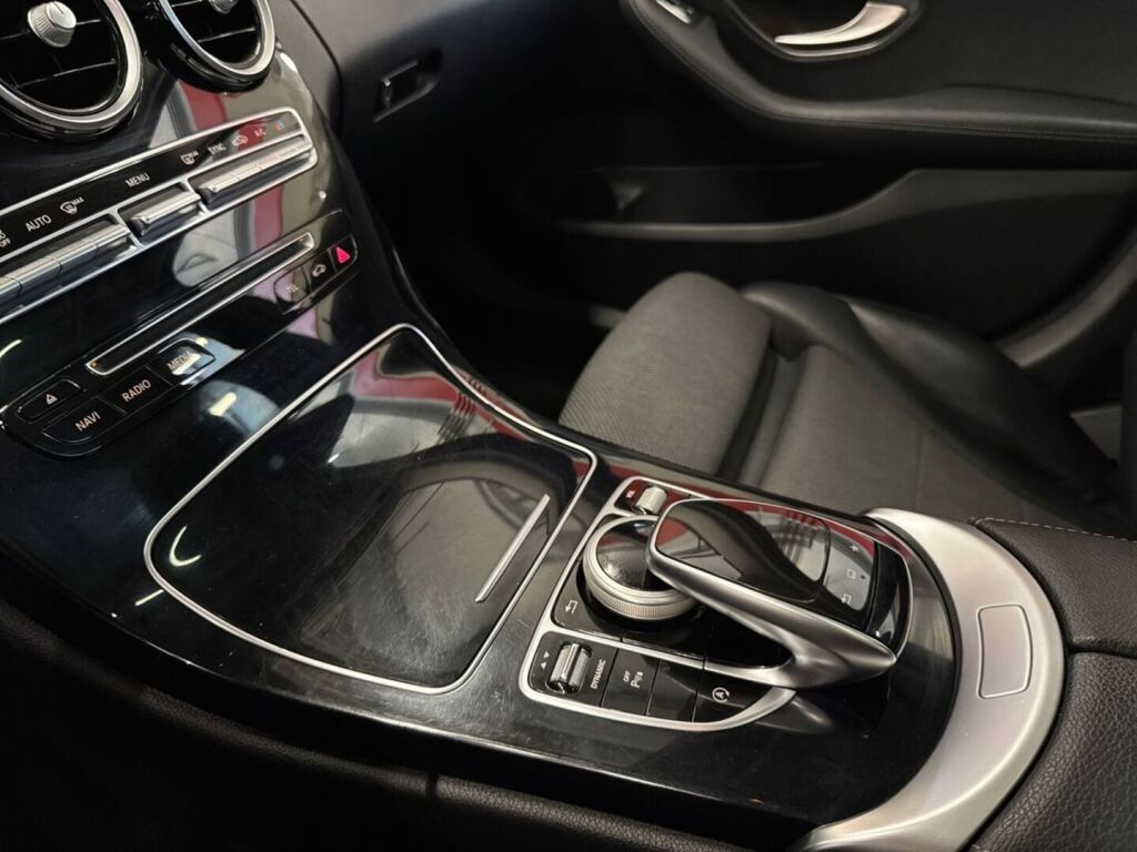 Mercedes-Benz C 2016 Musta