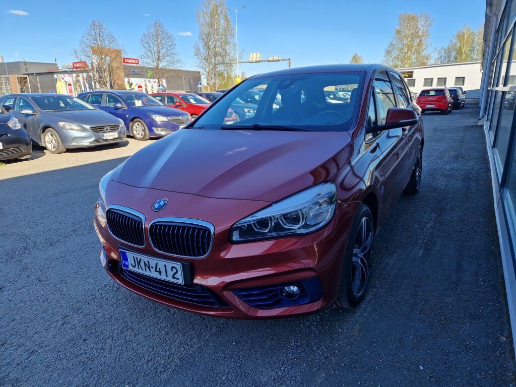 BMW 225 2017 Punainen