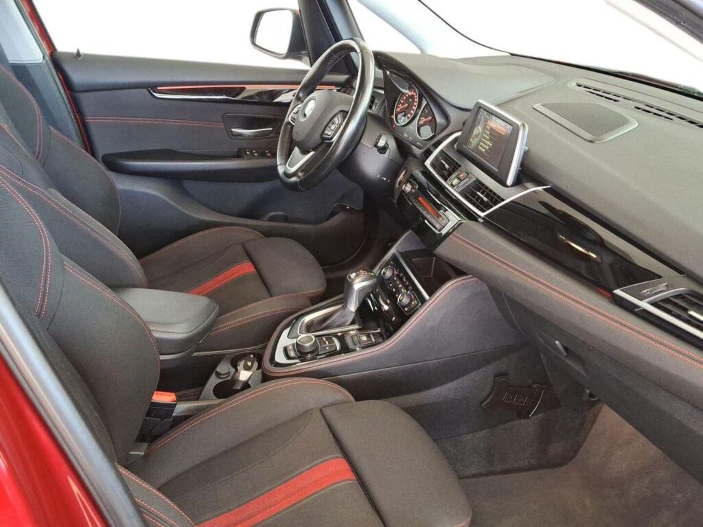 BMW 225 2017 Punainen