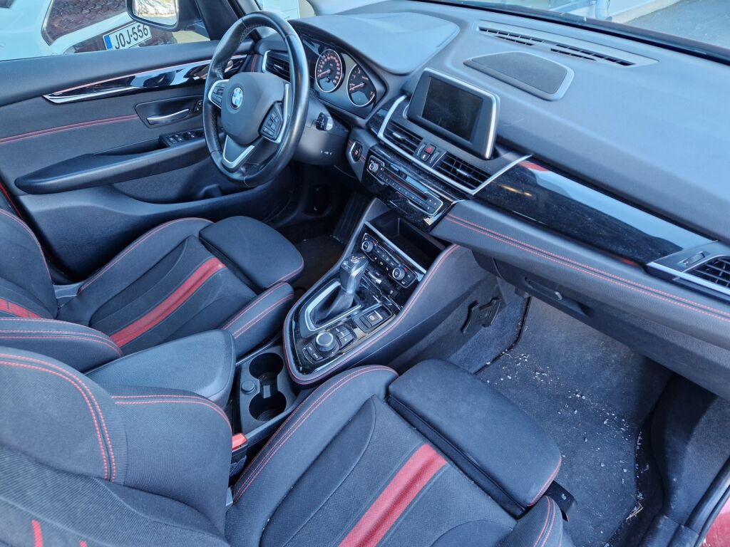 BMW 225 2017 Punainen