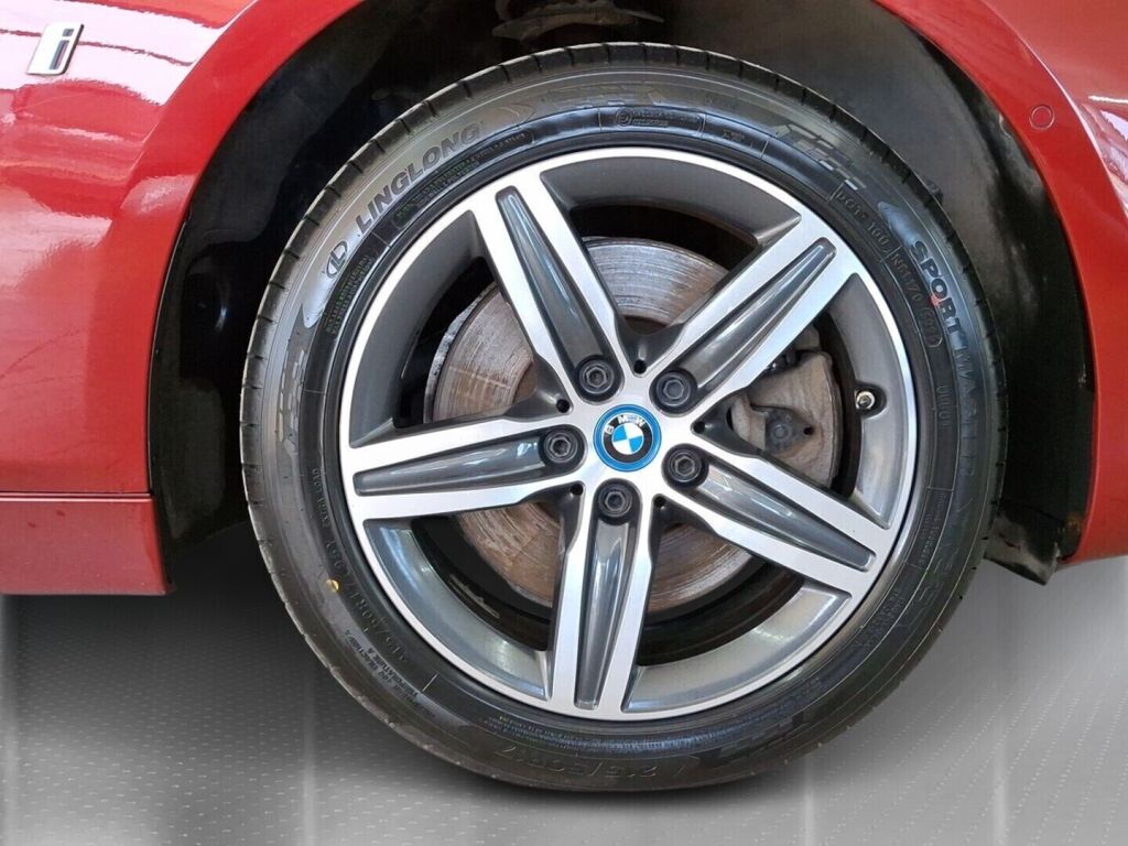 BMW 225 2017 Punainen