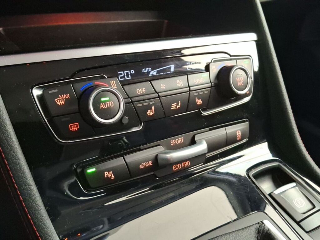 BMW 225 2017 Punainen