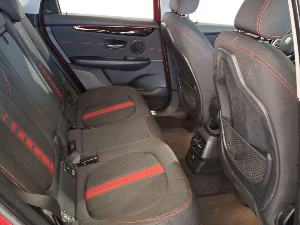 BMW 225 2017 Punainen