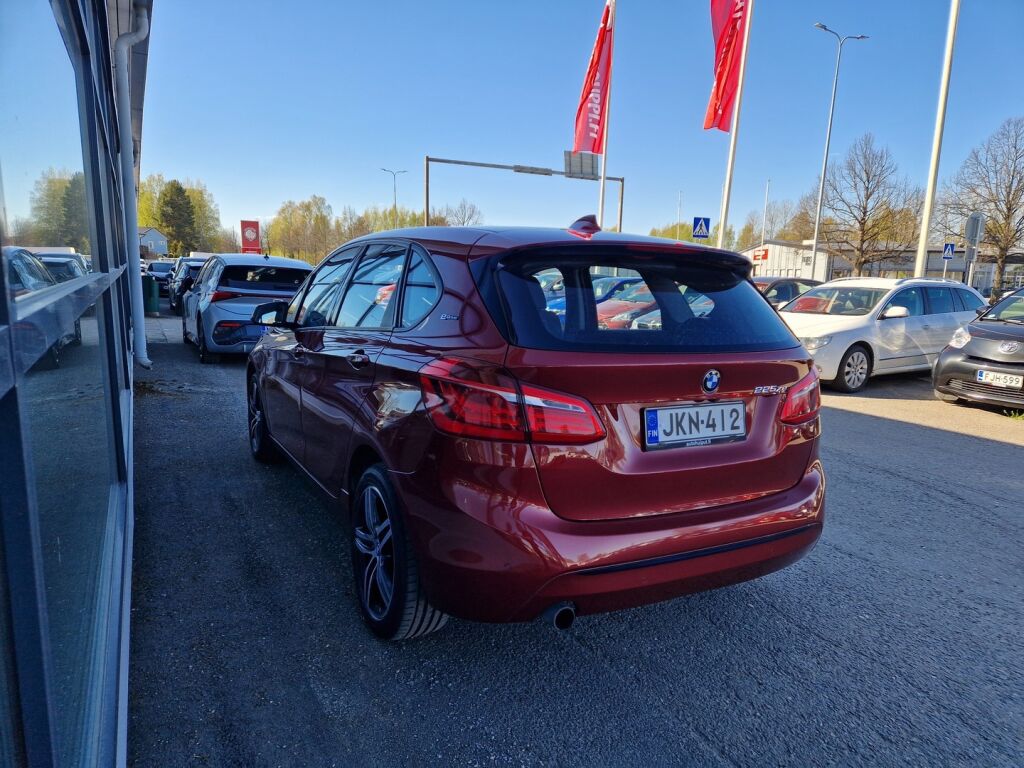 BMW 225 2017 Punainen