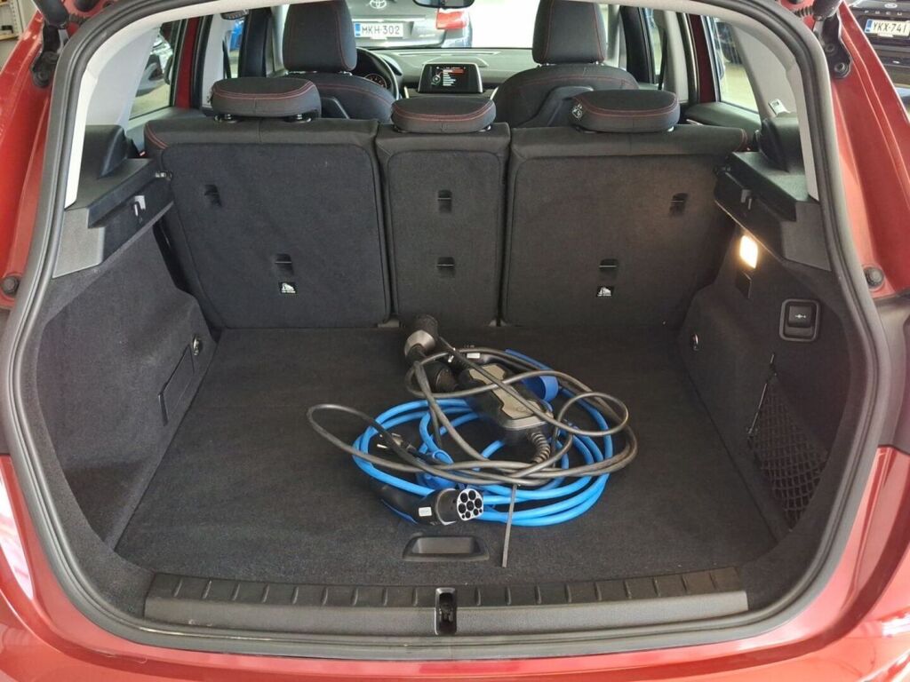 BMW 225 2017 Punainen