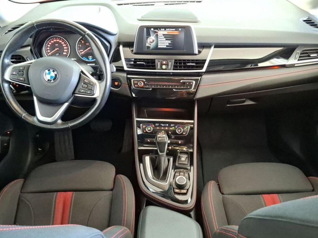 BMW 225 2017 Punainen