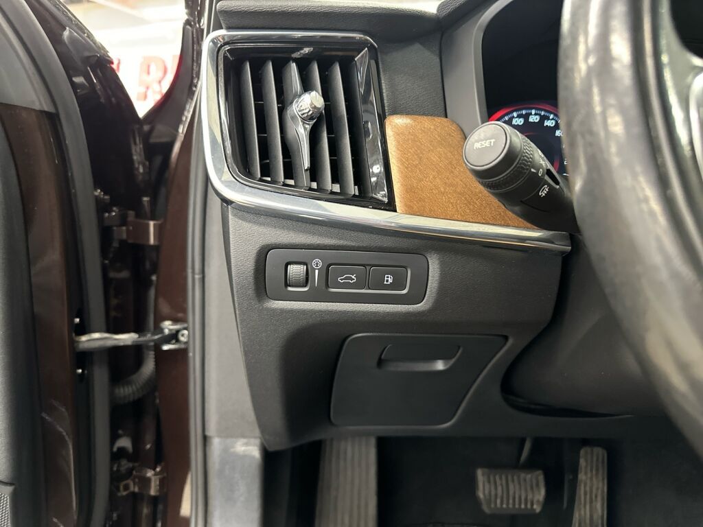 Volvo V90 2018 Ruskea (beige)