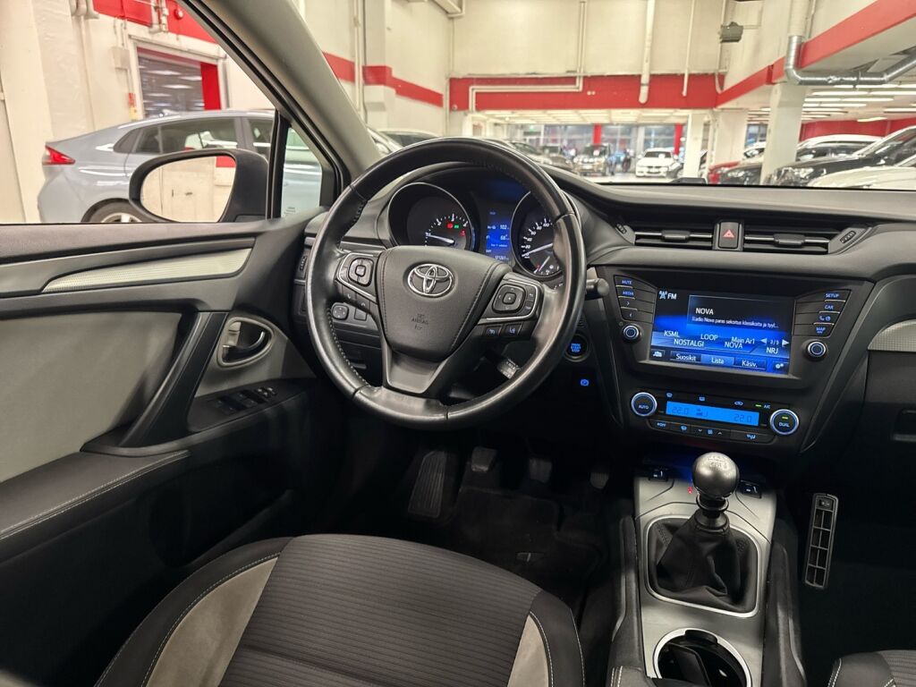 Toyota Avensis 2016 Harmaa