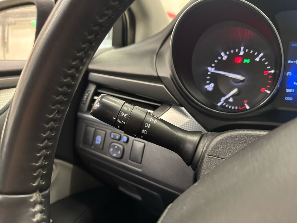 Toyota Avensis 2016 Harmaa