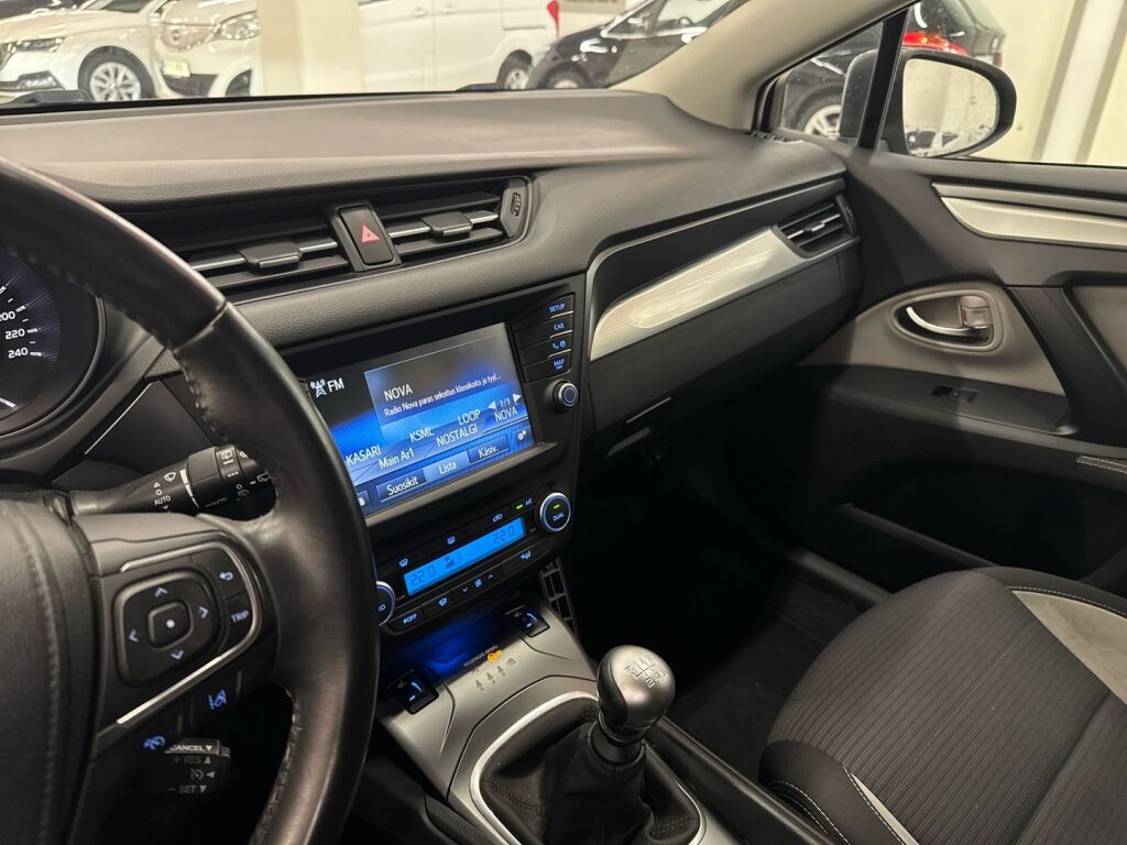 Toyota Avensis 2016 Harmaa