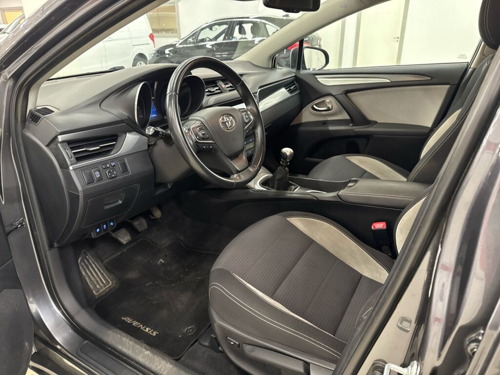 Toyota Avensis 2016 Harmaa