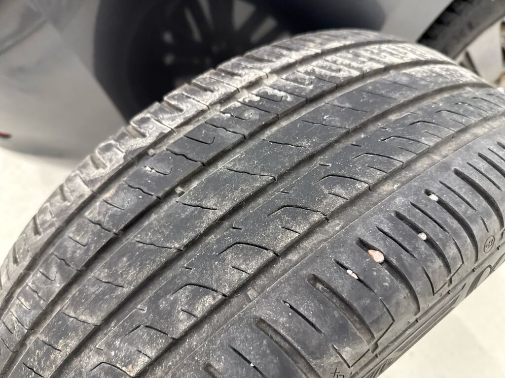 Toyota Avensis 2016 Harmaa