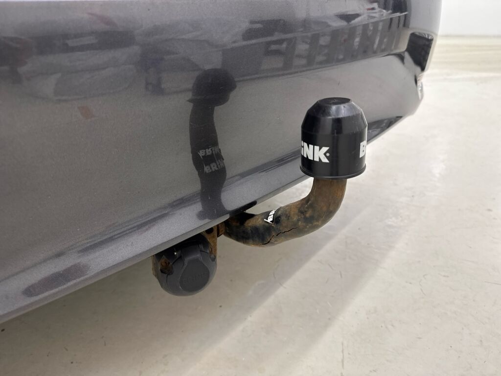 Toyota Avensis 2016 Harmaa