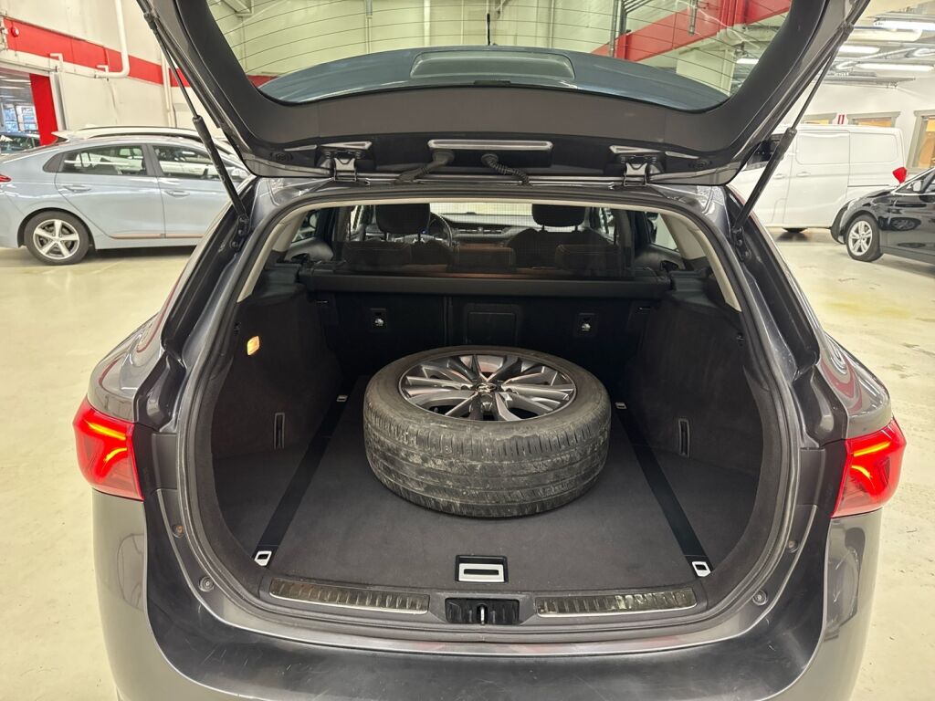 Toyota Avensis 2016 Harmaa