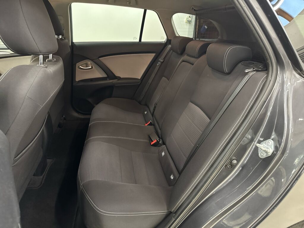 Toyota Avensis 2016 Harmaa