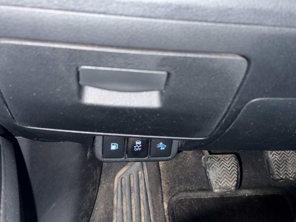 Toyota Avensis 2016 Harmaa