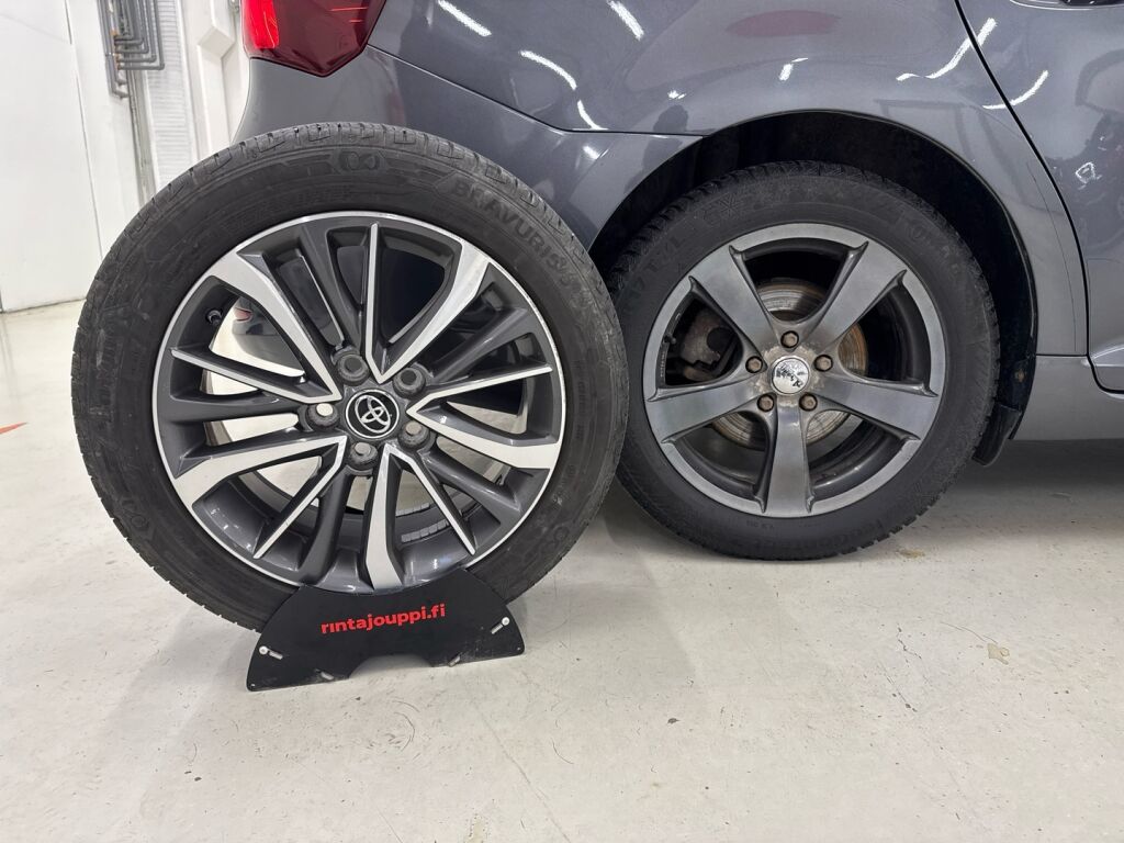 Toyota Avensis 2016 Harmaa