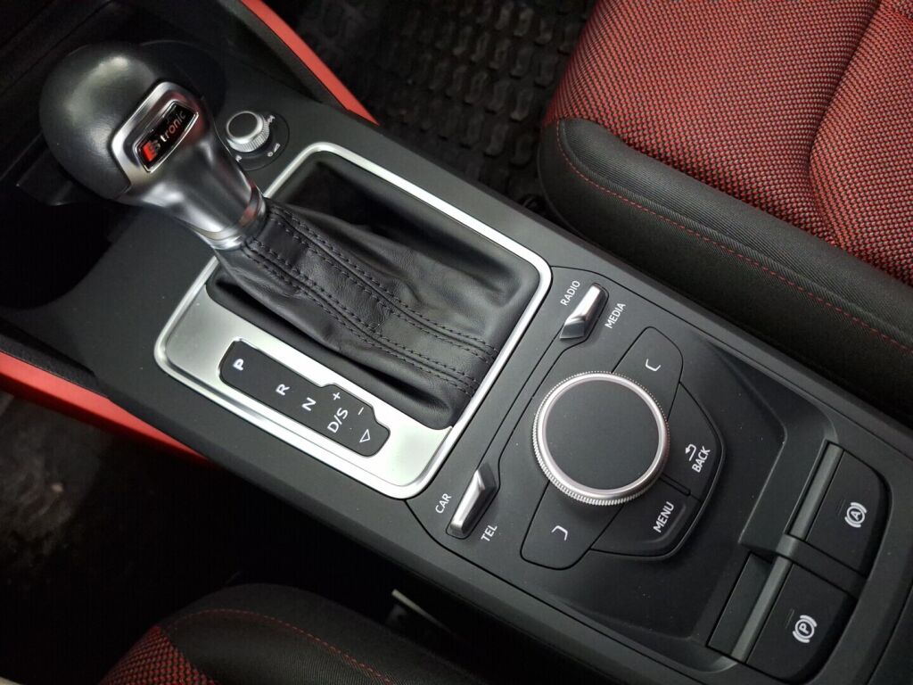 Audi Q2 2017 Valkoinen