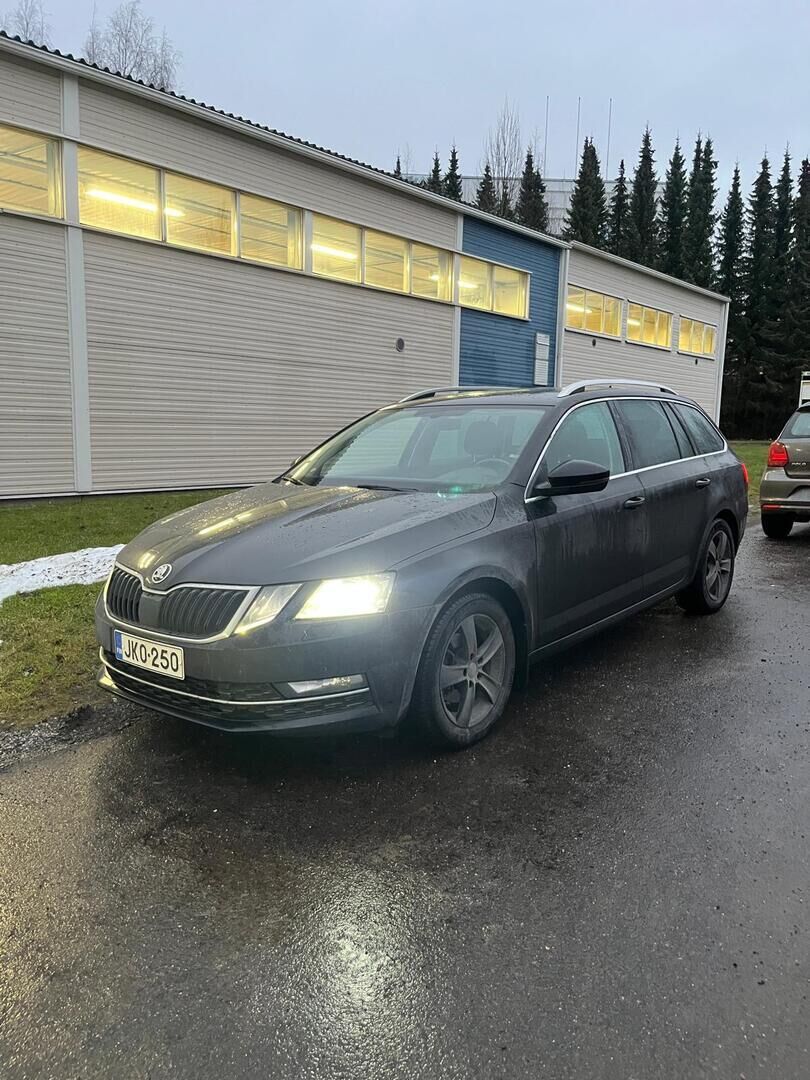 Skoda Octavia 2017 Musta