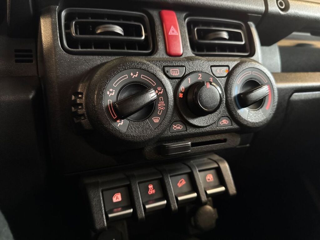 Suzuki Jimny 2021 Vihreä